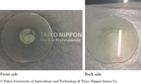 Front side: transparent - no unnecessary polycrystals are generated on the wafer edge. Back side: since the surface is smooth, the fluorescent light is reflected.